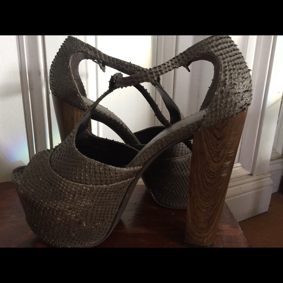 Jessica’s Simpson Faux Snakeskin Platforms - Picture 4 of 4
